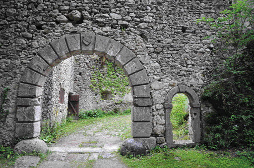 Datei:Eingang Weissenburg innen.jpg