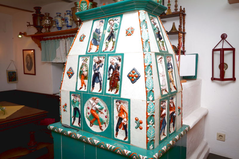 Datei:SH Kachelofen.jpg