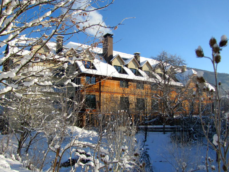 Datei:SG Südgartenhaus Winter.jpg