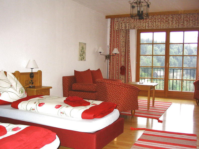 Datei:SD Zimmer Talblick x2.jpg