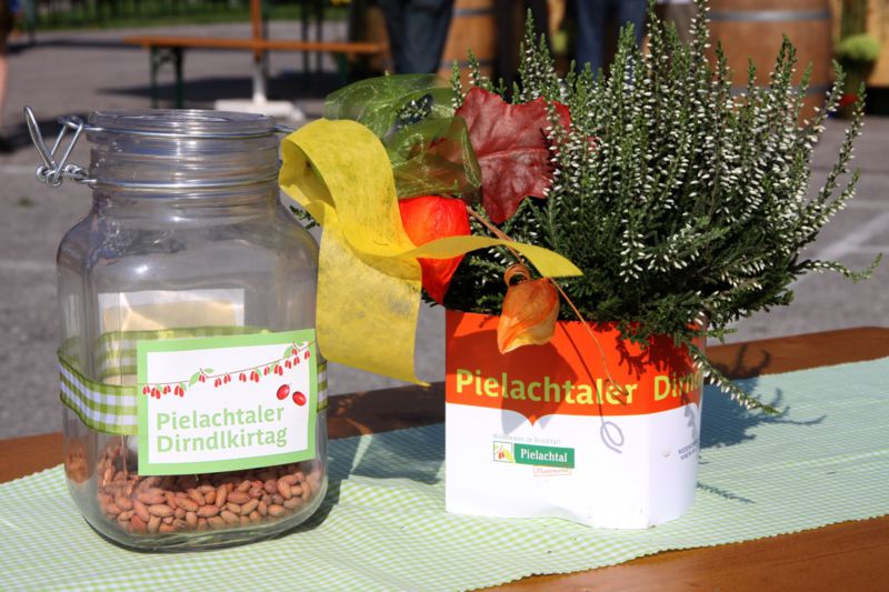 Datei:Pielachtaler Dirndlkirtag mostropolis.jpg