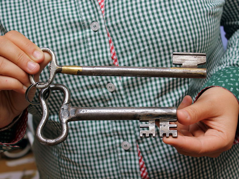 Datei:DTL-Schüssel Andreaskirche.jpg