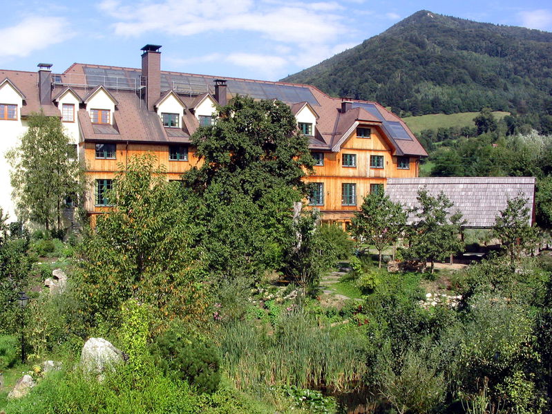 Datei:SH Südgartenhaus Sommer.jpg