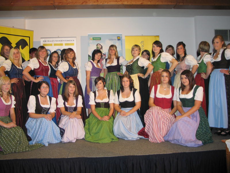 Datei:Dirndl-Diskussion2010 Gaminger.jpg