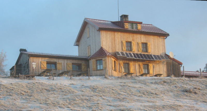 Datei:Eisensteinhütte Morgensonne dez09.jpg