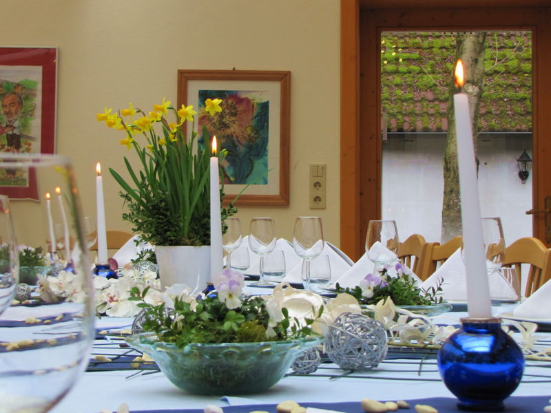 Datei:SH Tisch WGOst0.jpg