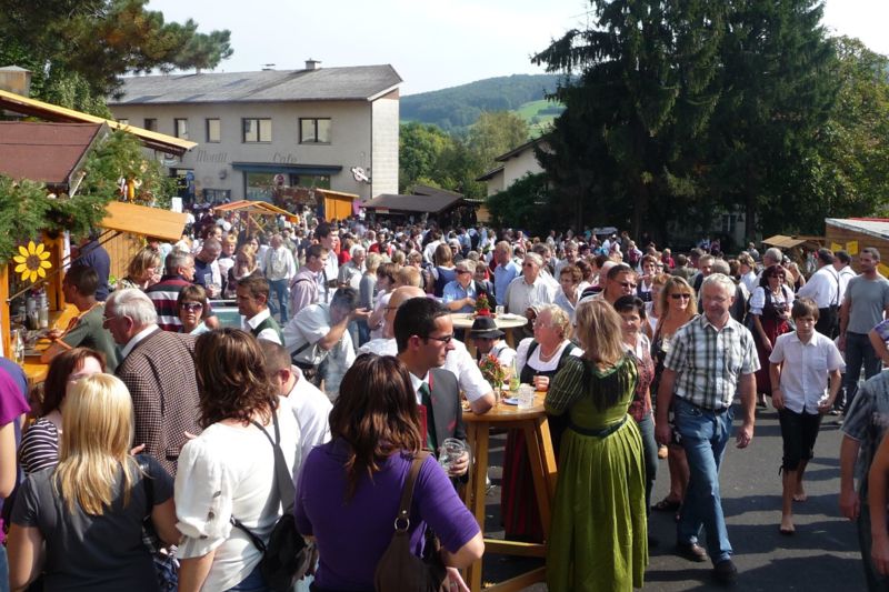 Datei:Dirndlkirtag2009 P1110853.jpg