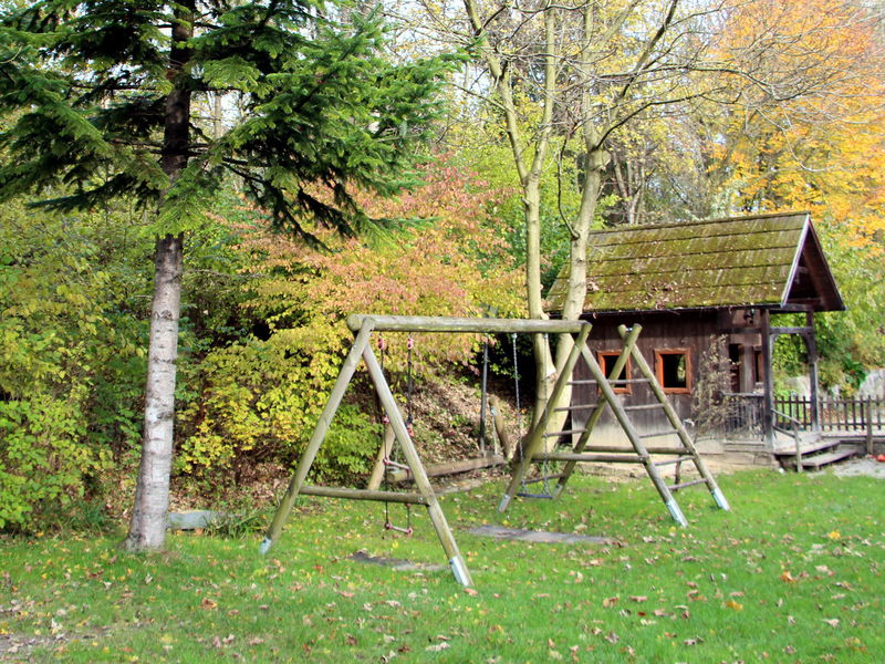 Datei:SH-Kinderhaus Herbst.jpg