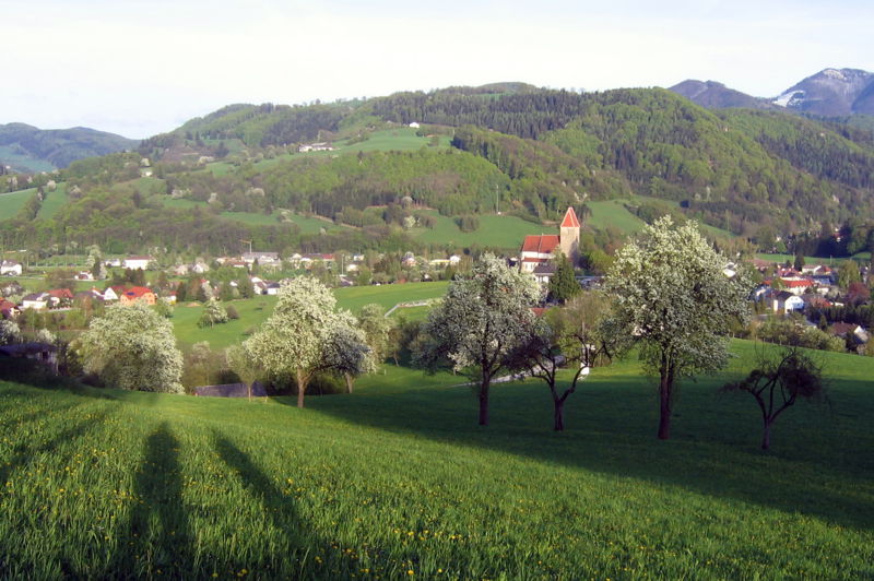 Datei:Blick Kirchberg Frühjahr.jpg