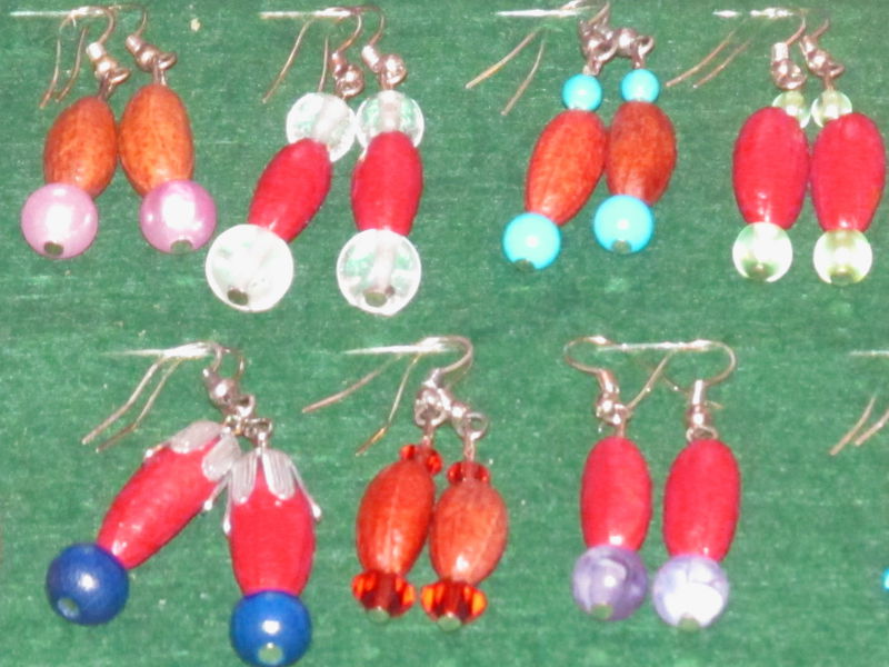 Datei:Dirndlkern Ohringe.jpg