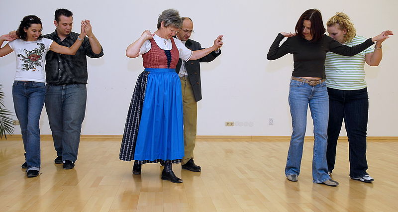 Datei:Volkstanzen RCA.jpg