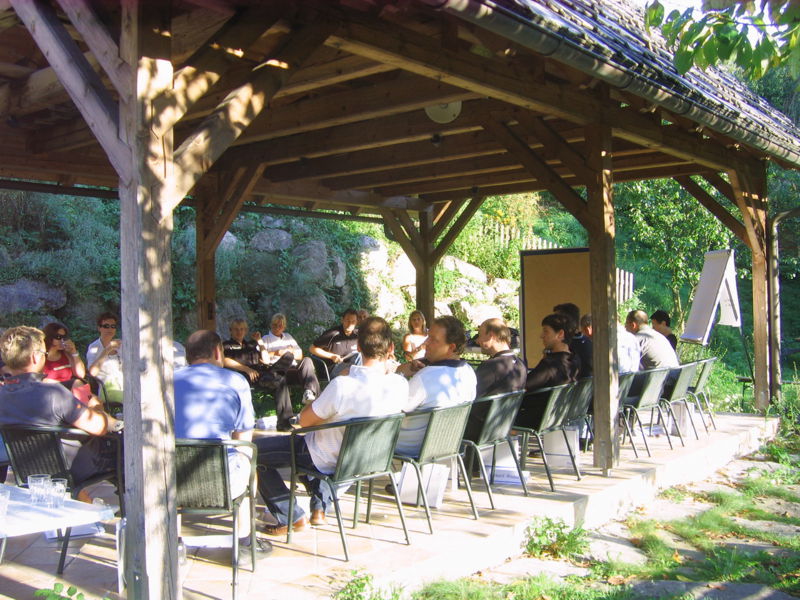 Datei:SH Kräuterhütte Gruppe.jpg