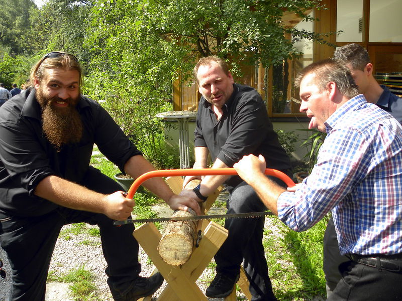 Datei:SG Sägen auf Gewicht.jpg