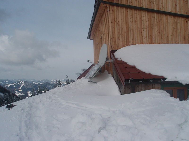 Datei:Esiensteinhütte im Winter09.jpg