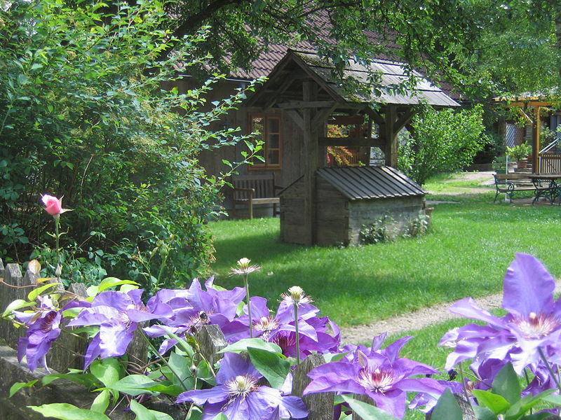 Datei:Nostalgiegartenidylle 2009 02.jpg