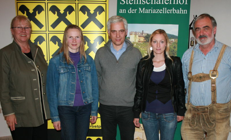 Datei:NHK Paula mitAkteuren.jpg