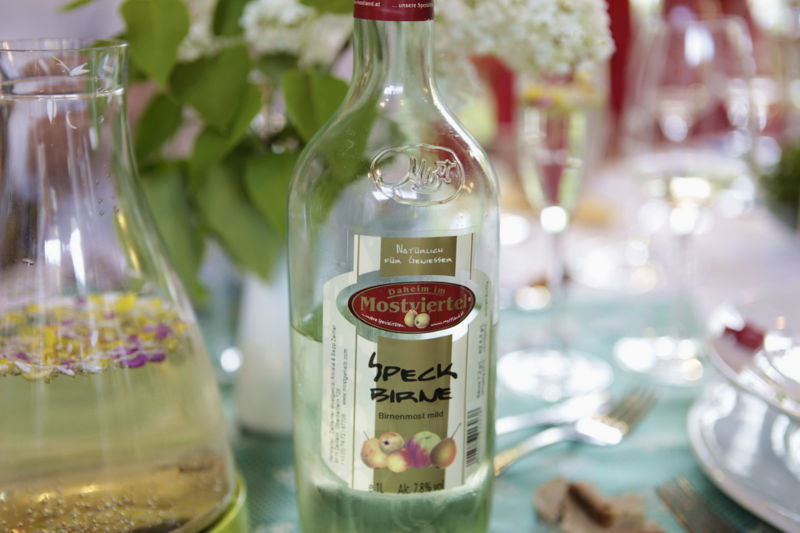 Datei:Blütenwasser Speckbirnmost.jpg