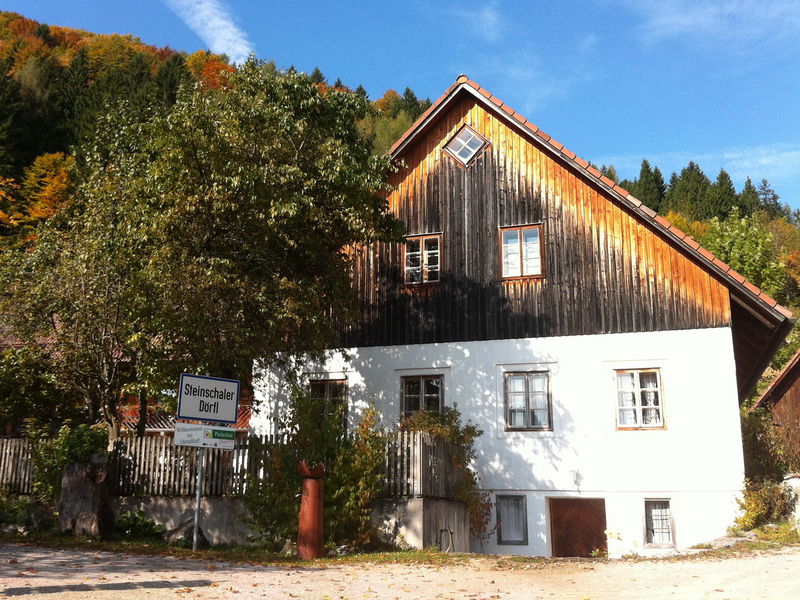 Datei:SD Herrenhaus Talgiebel Herbst.jpg