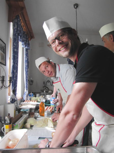 Datei:SH gemeinsam kochen.jpg