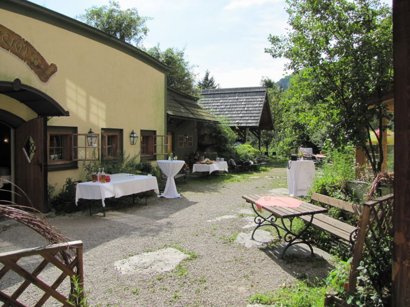 Datei:SH Mostiniumsplatz Sommer.jpg