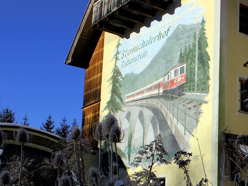 Datei:SH Mariazellerbahnbild an Ostseite.jpg