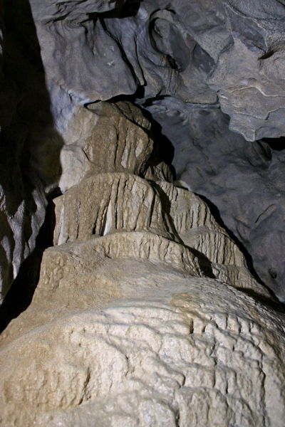 Datei:Nixhöhle Kaskadenfall.jpg