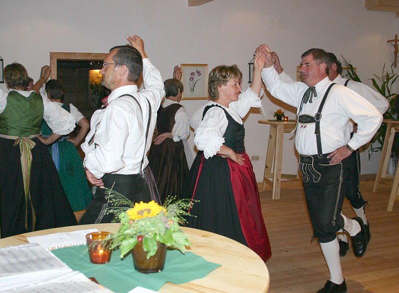 Datei:MVFest 2008 Volkstänzer.jpg