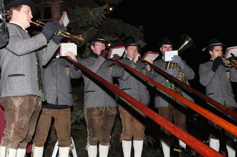 Datei:Rab-Advent Alphornbläser.jpg