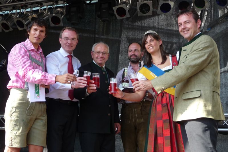 Datei:Dirndlkirtag2009 Eroeffnung.jpg