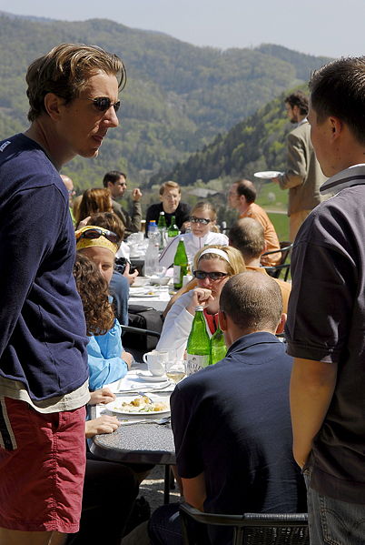 Datei:Terrasse Frühstück.jpg