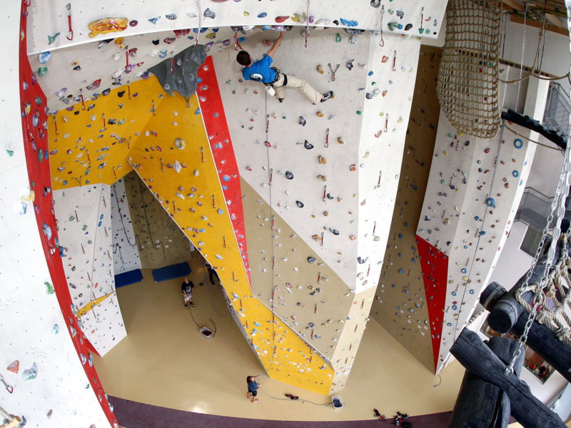 Datei:Kletterhalle Wbg innen.jpg