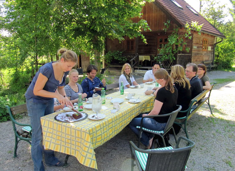 Datei:SH-Pause im Grünen.jpg