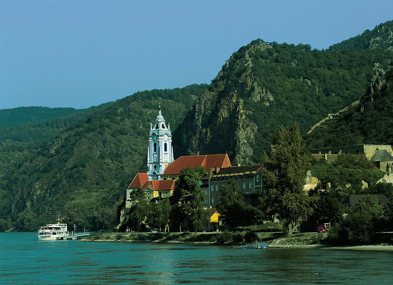 Datei:Blick auf Dürnstein -Wachau.jpg