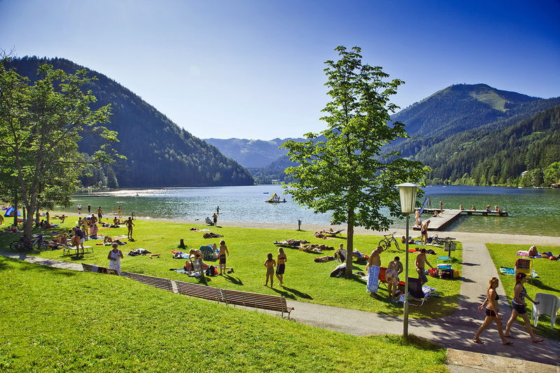 Datei:Erlaufsee Strand Sommer.jpg