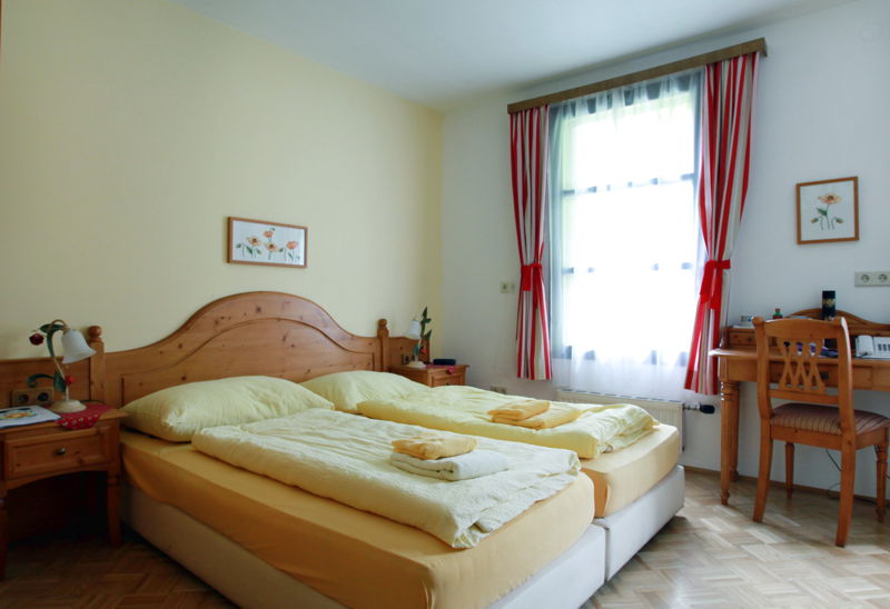 Datei:SH-Zimmer 1.jpg
