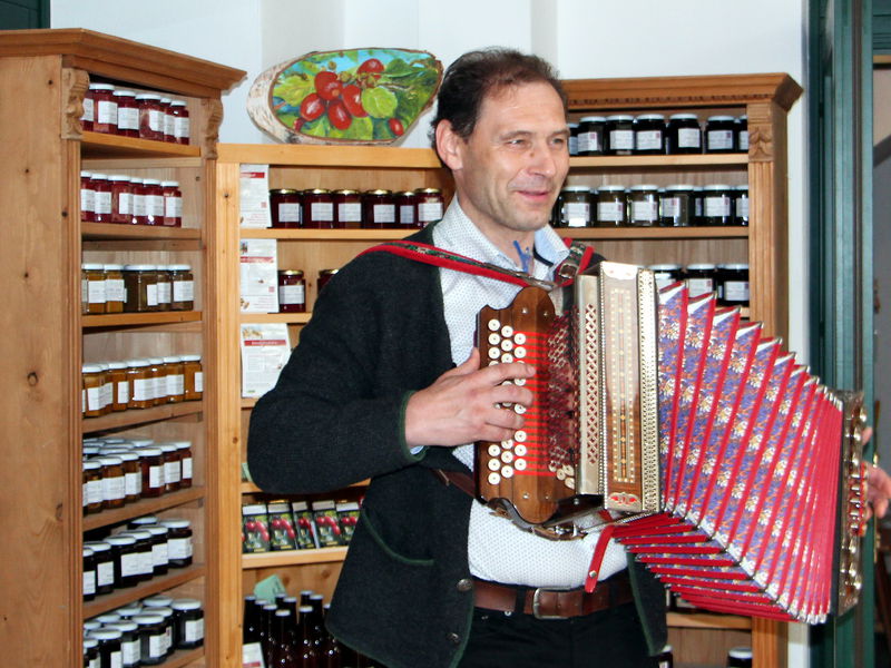 Datei:Kurt Gruber Ziehharmonika.jpg