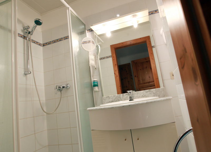 Datei:SH Bad Zimmer 109c.jpg