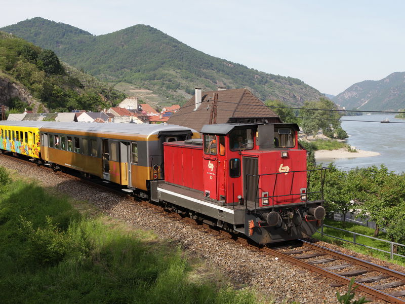 Datei:Sonderfahrt Wachaubahn mit V83.jpg