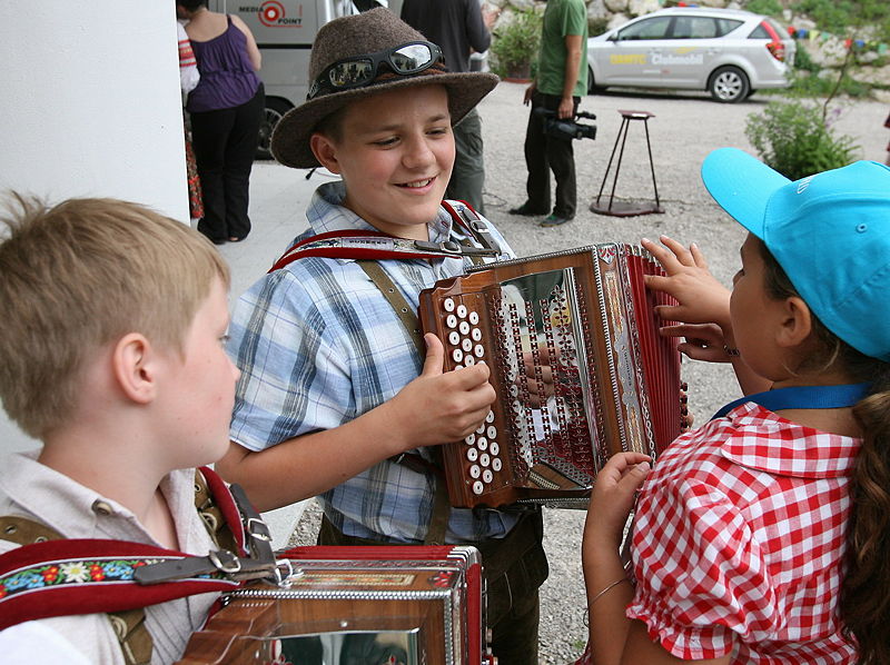Datei:OW Ziehharmonikaspieler.jpg