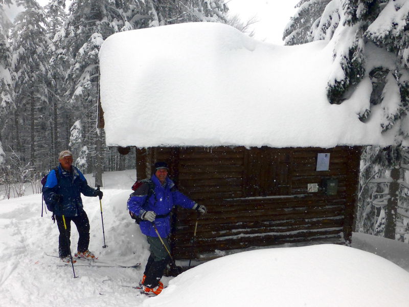 Datei:Geißenberg Hütte Winter.jpg