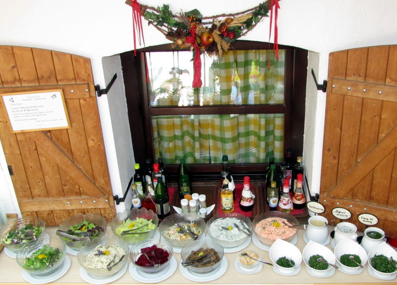 Datei:SH Salatbufet1.jpg