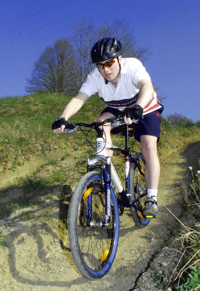 Datei:SD Mountain-Biken Downhill.jpg