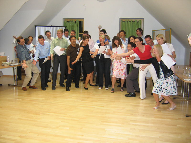 Datei:Gemeinsam Singen Gruppenauftritt.jpg