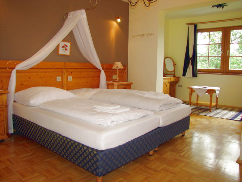 Datei:SH SG Zimmer 20X.jpg