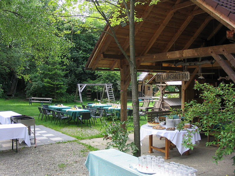 Datei:Steinschalerhof Pfluaghittn.jpg