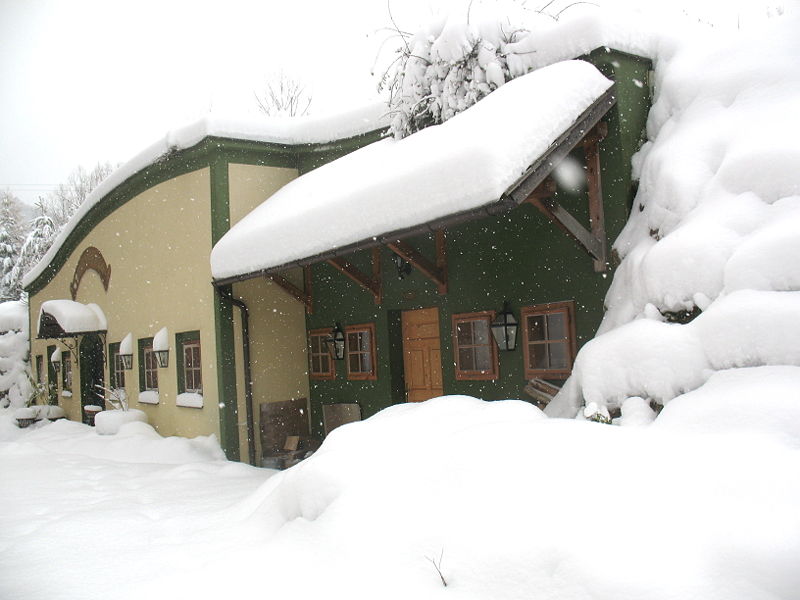 Datei:Mostinium-Steinschalerhof Winter.jpg