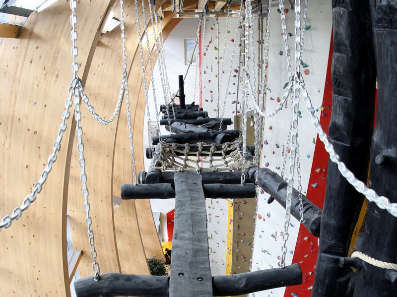 Datei:Kletterhalle Wbg High Walk.jpg
