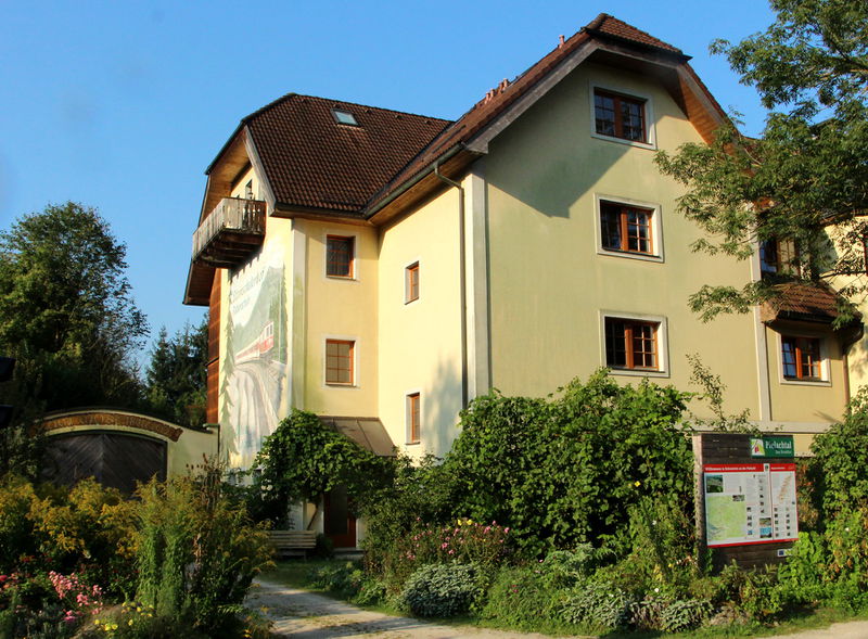 Datei:SH Südgartenhaus NO-Seite.JPG