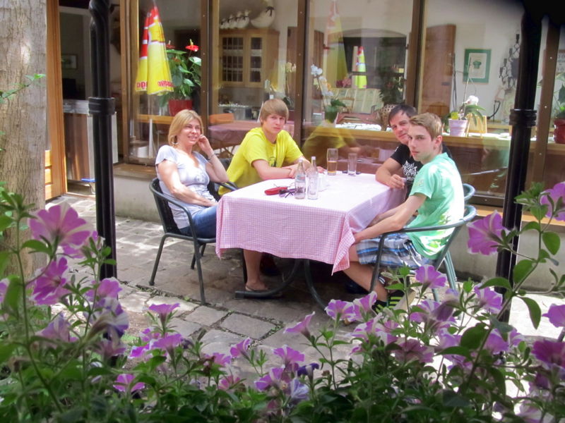Datei:SH Innenhof Sommer.jpg